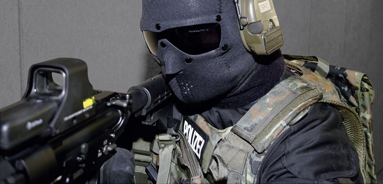 Start x pro маска. Маска Swiss Eye. Чёрная маска SWAT. Маска SWAT Омск. SWAT маска вырезанная.